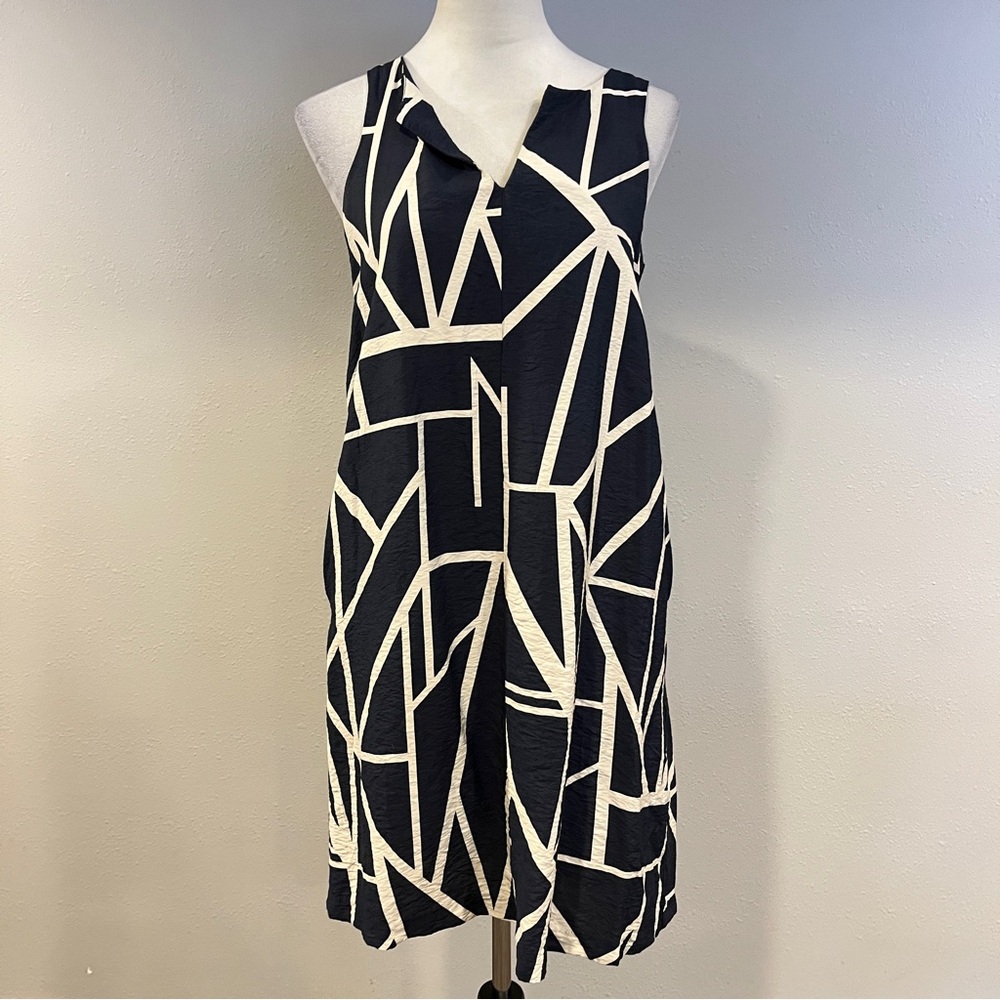 Banana Republic Black and off‎ White Geometric print mini a-line v-neck Dress